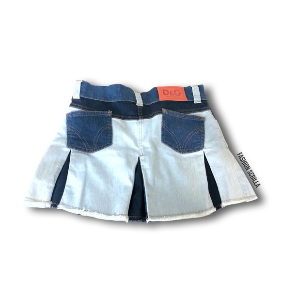 Dolce & Gabbana Vintage Logo Medallion Mini Skirt - Picture 9 of 9